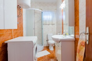 Apartment (Apartments Jerko - Standard One Bedro) | Bathroom