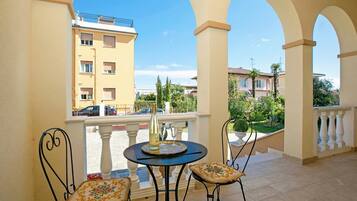 Familienapartment, Mehrere Schlafzimmer (Villa Mimosa - Appartamento 1) | Blick von der Unterkunft
