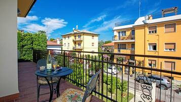 Familienapartment, Mehrere Schlafzimmer (Villa Mimosa - Appartamento 2) | Balkon