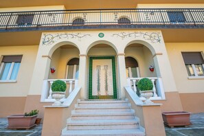 Familienapartment, Mehrere Schlafzimmer (Villa Mimosa Appartamento 5) | Außendetails