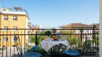 Familienapartment, Mehrere Schlafzimmer (Villa Mimosa Appartamento 5) | Balkon