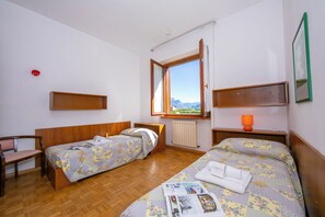 Family Apartment, Multiple Bedrooms (Villa Maria Paola) | 2 bedrooms, WiFi, bed sheets - Villa Maria Paola (Arco)