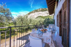Appartamento familiare, camere multiple (Villa Maria Paola) | Ristorazione all'aperto