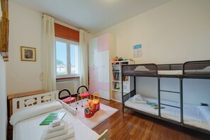 Family Apartment, Multiple Bedrooms (Casa Michelangelo) | 2 bedrooms, iron/ironing board, free WiFi, bed sheets - Casa Michelangelo (Desenzano del Garda)