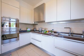 Fridge, microwave, oven, stovetop - Casa Michelangelo (Desenzano del Garda)