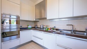 Private kitchen - Casa Michelangelo Lake Garda Terrace Apt Sleeps 6 + AC (Desenzano del Garda)