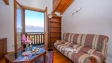 Villa Familiale, plusieurs chambres, 2 salles de bains, cÎté montagne (Villa Giorgia Private Pool) | Coin séjour