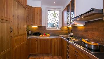 Kühlschrank, Mikrowelle, Ofen, Geschirrspüler