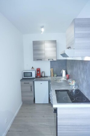 Private kitchen - Studio Cosy2 near train station (Saint-Quentin)