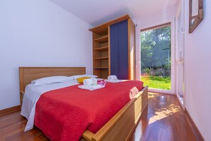 2 Schlafzimmer, Bügeleisen/Bügelbrett, Bettwäsche