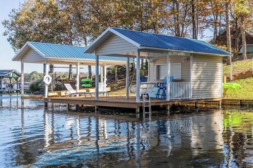 Pearl of the Lake on Lake Gaston! Quiet cove with beauitful views