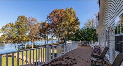 Pearl of the Lake on Lake Gaston! Quiet cove with beauitful views