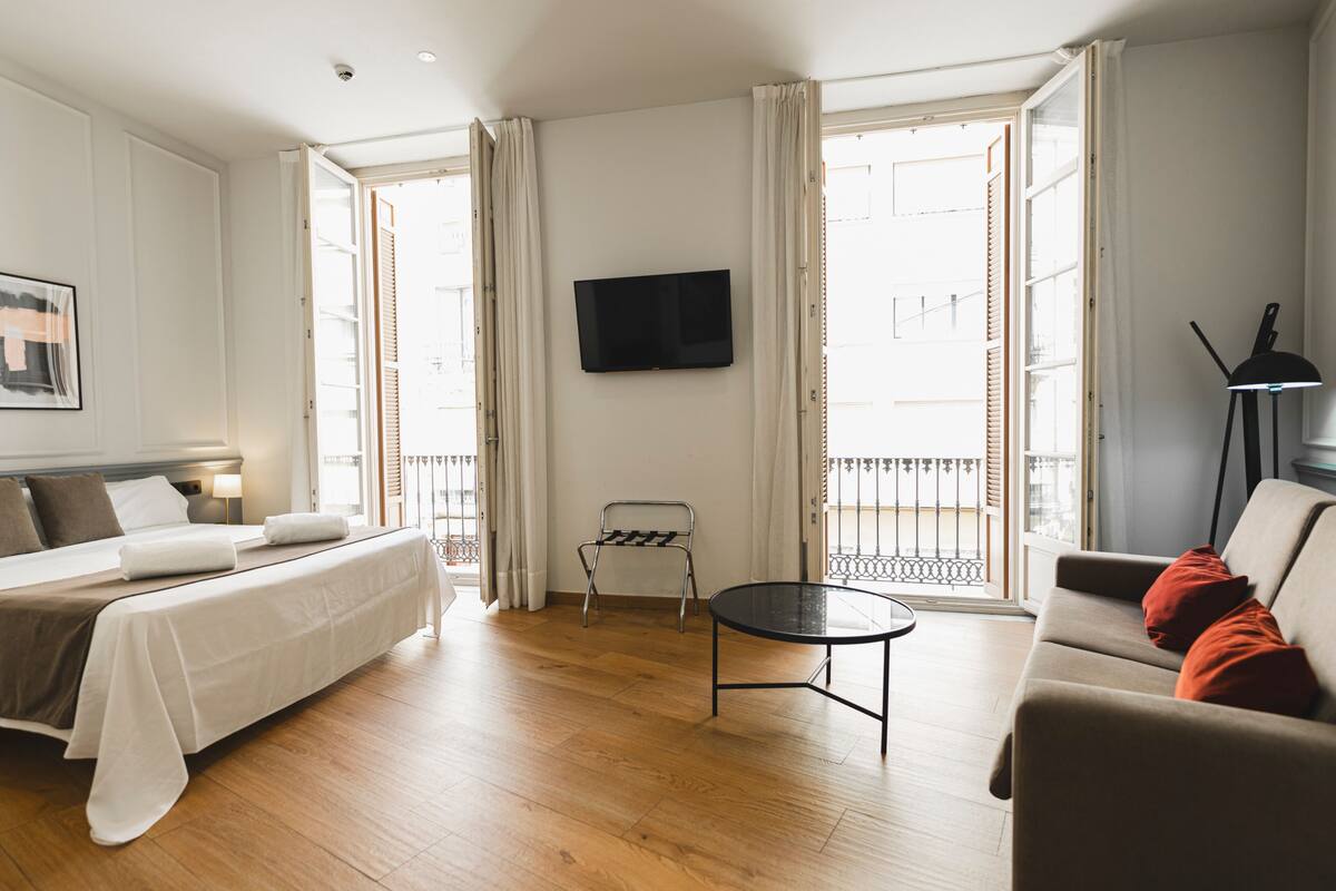 superior double room, balcony (doble superior con balcón 1 o 2 camas) | 1 bedroom, premium bedding, down duvets, in-room safe