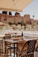 Petit déjeuner, déjeuner et dîner servis sur place