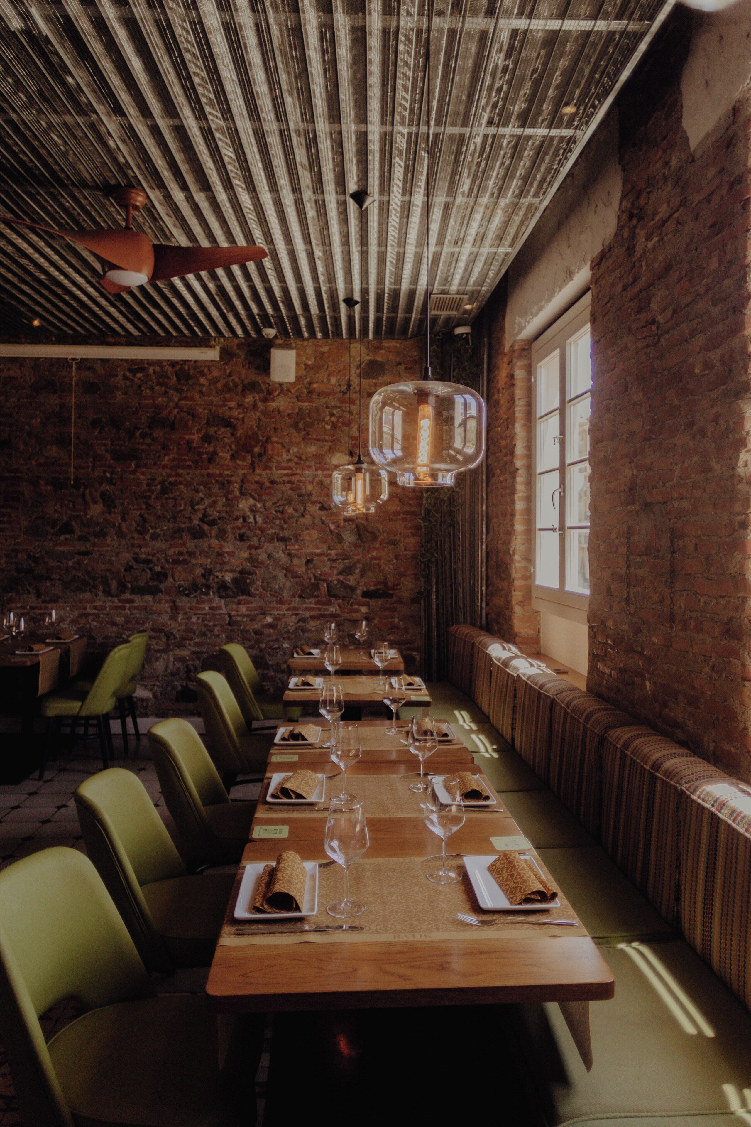 breakfast, lunch and dinner served