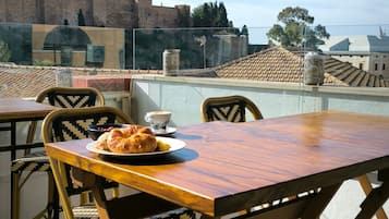 Tägliches kontinentales Frühstück gegen Gebühr