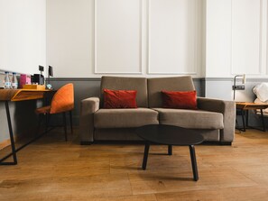 Superior Double Room (Doble Superior 1 ó 2 camas) | Premium bedding, down duvets, in-room safe, desk - Alcazaba Premium Hotel (Málaga)