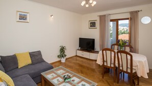 アパートメント (Deluxe Two Bedroom Apartment with Bal) | リビングルーム | テレビ