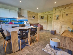 Dining - Charming mountain apt, near slopes, 6 pax, parking, WiFi included (Crest-Voland)