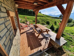 Outdoor dining - Charming mountain apt, near slopes, 6 pax, parking, WiFi included (Crest-Voland)