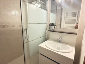 Bathroom - Cozy studio cabin with balcony and pets allowed (Les Adrets-Prapoutel)