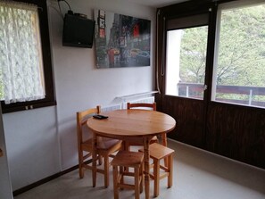 Dining - Cozy studio cabin with balcony and pets allowed (Les Adrets-Prapoutel)