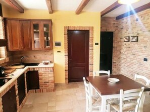 Fridge, coffee/tea maker, electric kettle, highchair