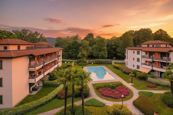 Familienapartment, Mehrere Schlafzimmer, Seeseite (Casa Fiorita Pool and Lake) | Pool