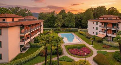 Casa Fiorita Pool and Lake