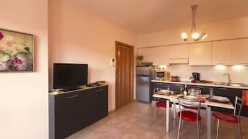 Family Apartment, Multiple Bedrooms, Lakeside (Casa Fiorita Pool and Lake) | Private kitchen | Microwave, stovetop, coffee/tea maker, toaster