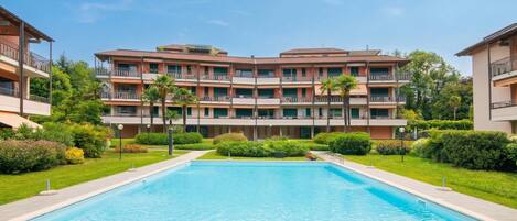 Family Apartment, Multiple Bedrooms, Lakeside (Casa Fiorita Pool and Lake) | Pool