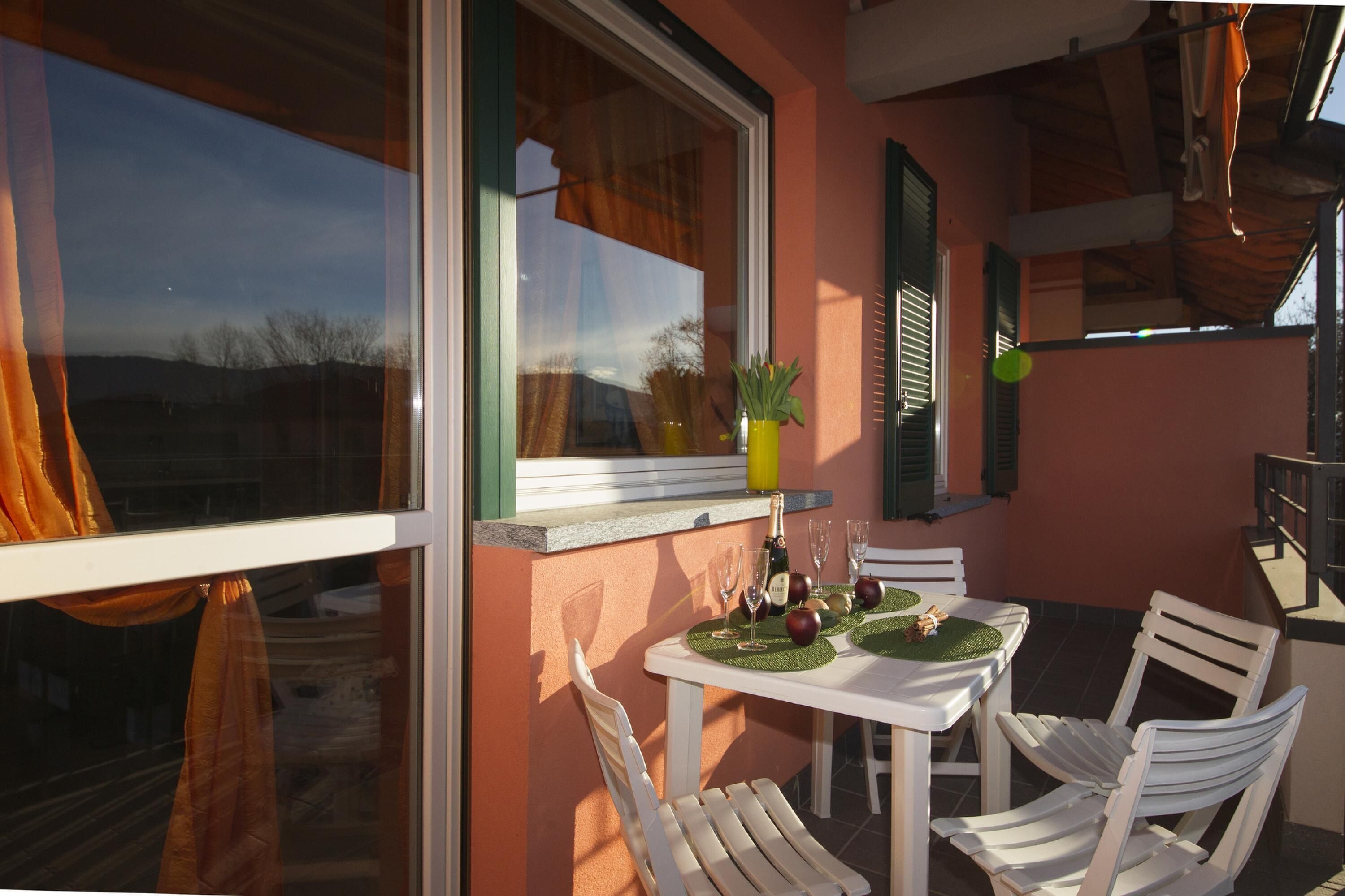 Familie appartement, meerdere slaapkamers, aan het meer (Casa Fiorita Pool and Lake) | Buiten dineren