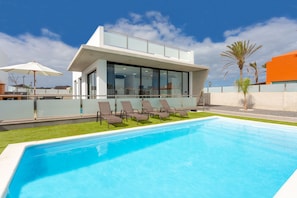 Piscine extérieure, piscine chauffée