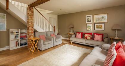 18th Century Cottage in Dorset Countryside