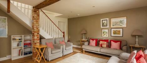 テレビ、暖炉、DVD プレーヤー、書斎 / ワークスペース