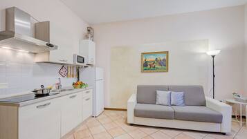 Standard Apartment, Multiple Bedrooms (Berny 100m from lake & Private garage) | Private kitchenette | Fridge, microwave, stovetop, coffee/tea maker