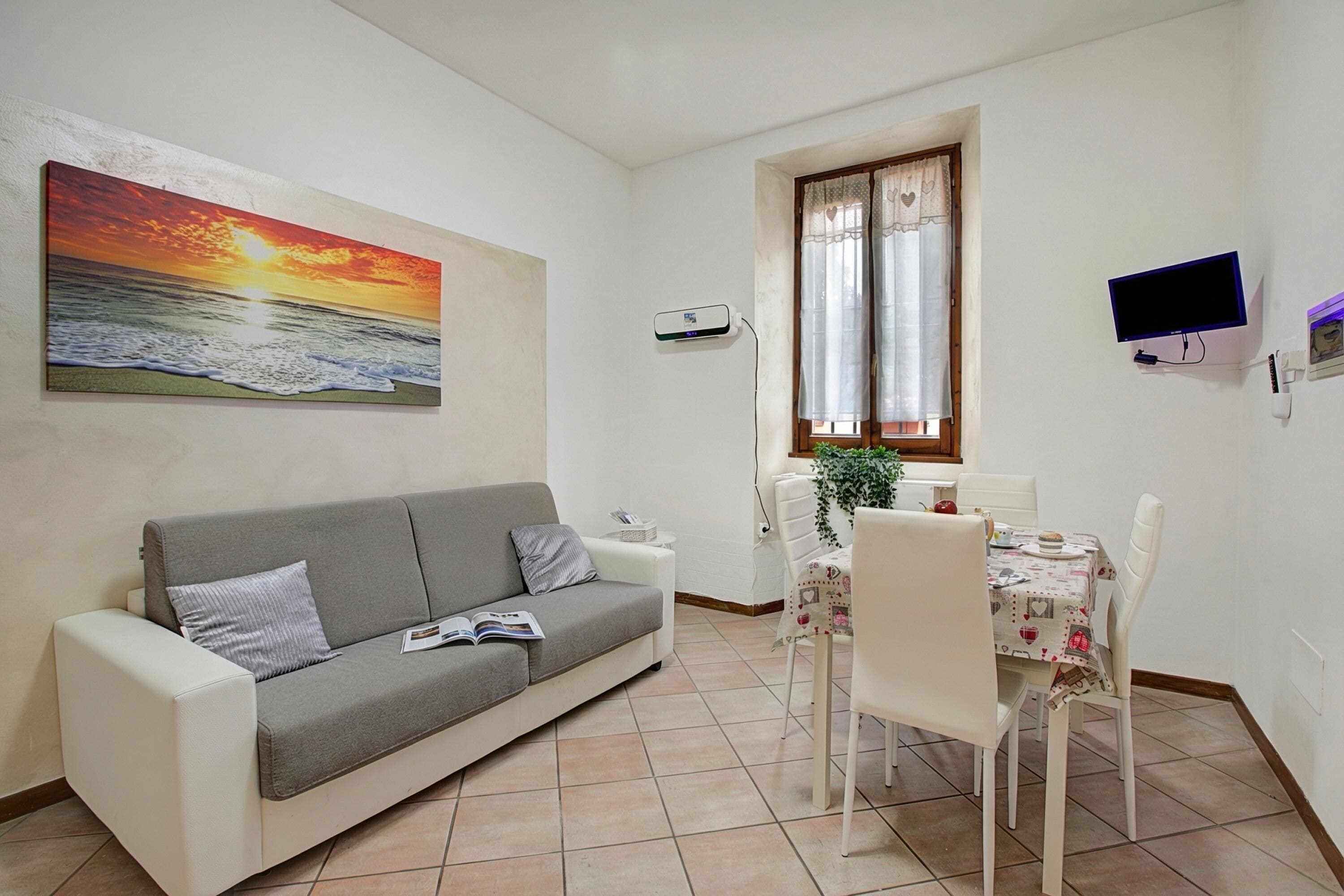 Standard Apartment, Multiple Bedrooms (Berny Salò: Near the Lake & Garage) | Living area | 21-inch flat-screen TV with cable channels, TV