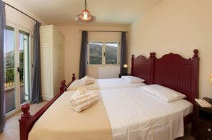 2 chambres, coffres-forts dans les chambres, fer et planche à repasser