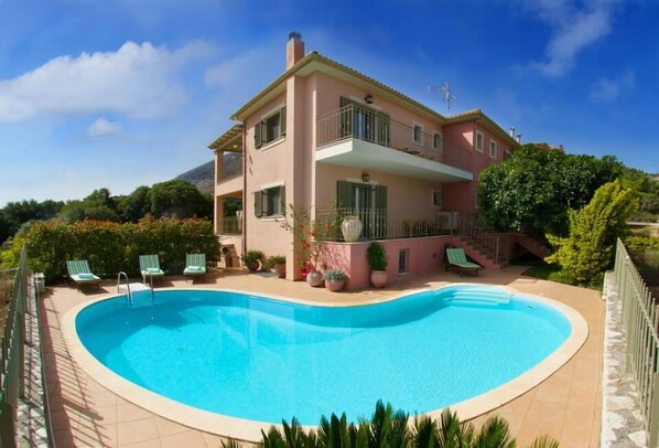 Piscine extérieure