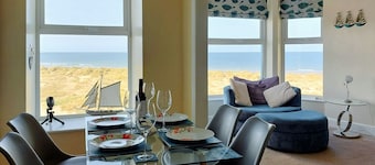 Hafan Y Traeth Beach Front Apartment in Barmouth