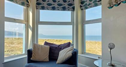 Hafan Y Traeth Beach Front Apartment in Barmouth
