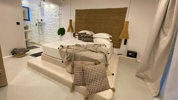 Deluxe Double Room | Egyptian cotton sheets, premium bedding, Select Comfort beds