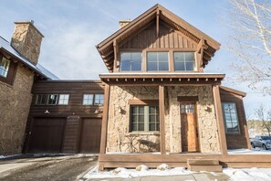 Exterior - Charming Townhome with Mountain Views, Wifi and Garage! (Big Sky)
