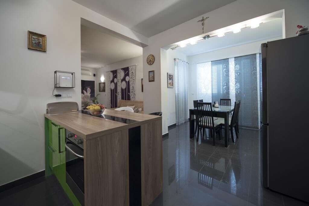 House (One Bedroom Home with Pool) | Private kitchen | Fridge