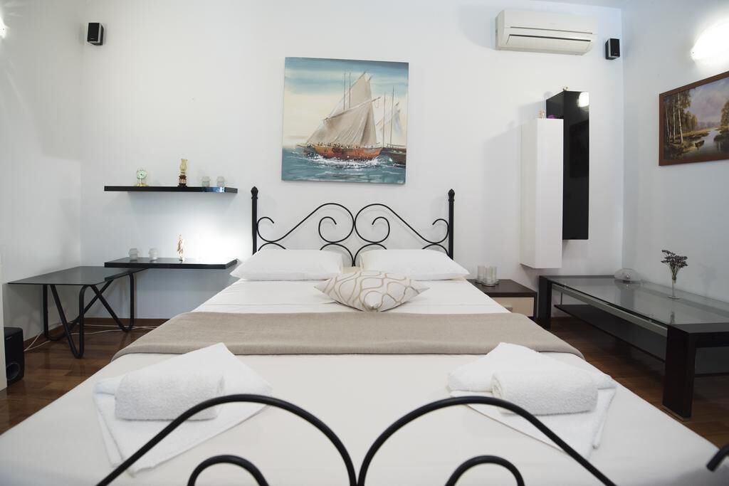 House (One Bedroom Home with Pool) | 1 bedroom