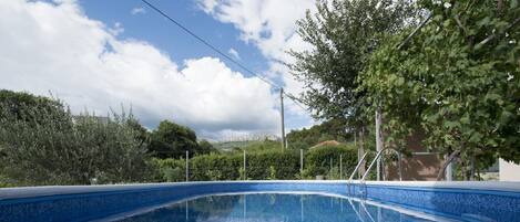 Ferienhaus (One Bedroom Home with Pool) | Pool | Außenpool, Sonnenschirme, Liegestühle