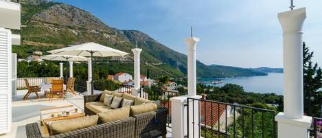Villa (Five Bedroom Villa with Swimming Pool) | Terrace/patio