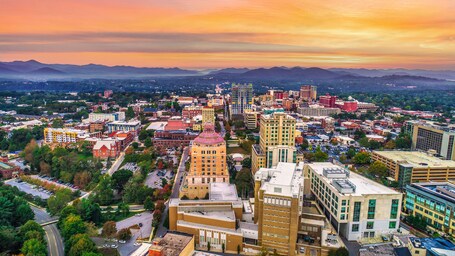 Candlewood Suites Asheville Downtown, an IHG Hotel - Image 1
