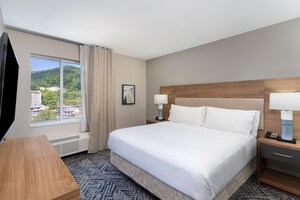 Candlewood Suites Asheville Downtown, an IHG Hotel