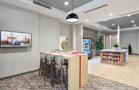 Candlewood Suites Asheville Downtown, an IHG Hotel - Image 11
